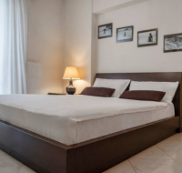 Lovely home apt with private parking next to Metro, Athens