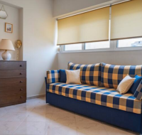 Lovely home apt with private parking next to Metro, Athens