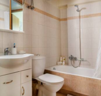 Lovely home apt with private parking next to Metro, Athens