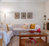 Lovely home apt with private parking next to Metro, Athens